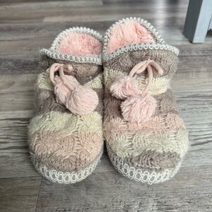 Mukluks Slippers Womens M 7/8 Amira Booties Slip On Flats Cream Knit Comfort